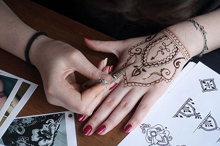 kurs malowania henną malowanie dłoni